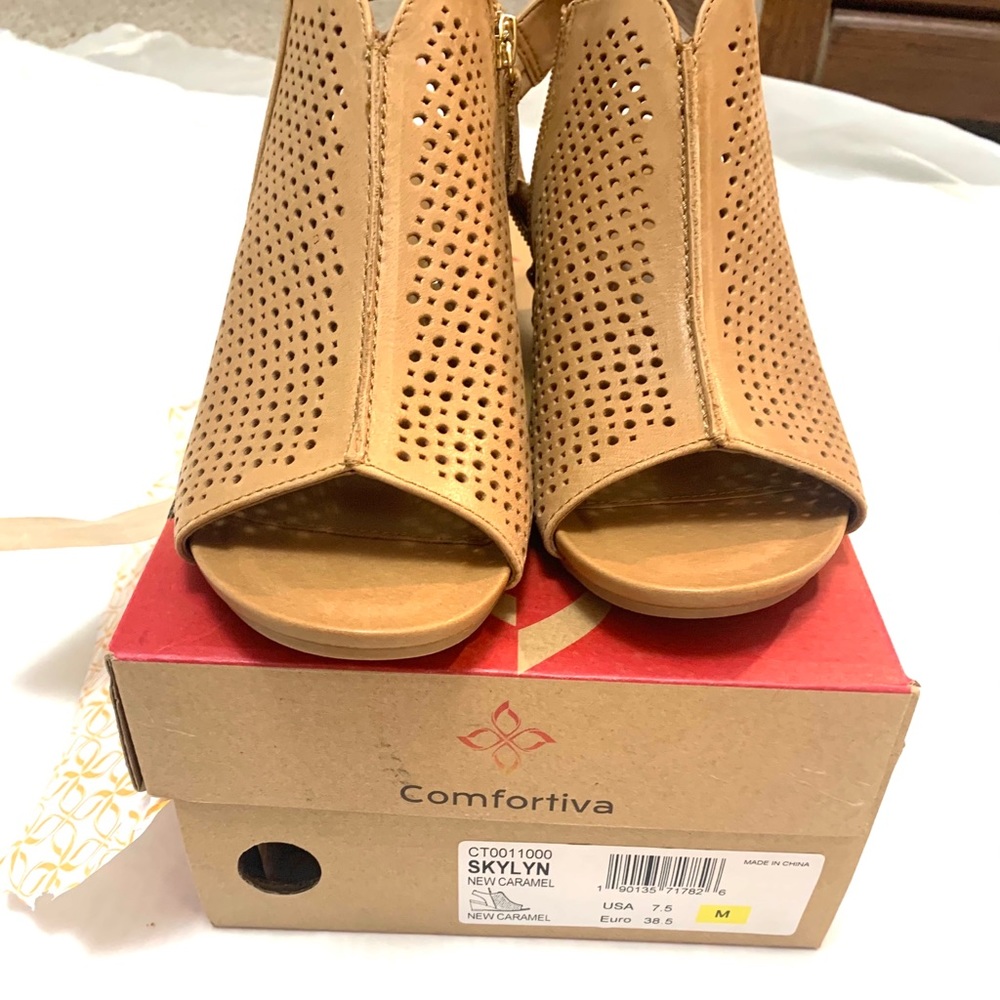 New comfortiva Skylan women’s sandal